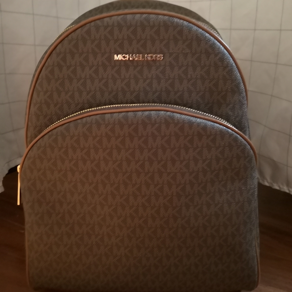 NWT Michael Kors Abbey Backpack Brown Signature